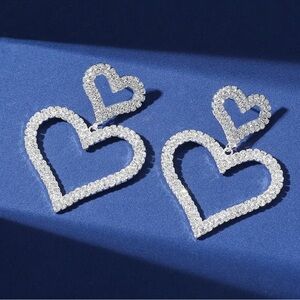 1 Pair Exquisite Hollow Heart Earrings